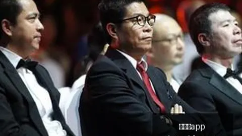 德隆蒂韦斯特爱游戏官网：连续四日球场磨砺，精力旺盛引关注，专家警告或为躁狂征兆